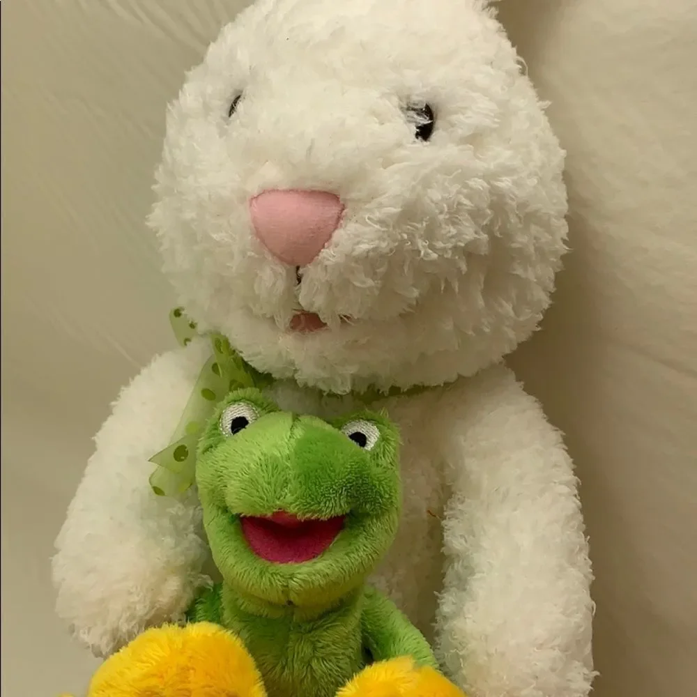 Hallmark Let’s Go To The Hop Easter Bunny Chicks And A Frog Singing At The Hop